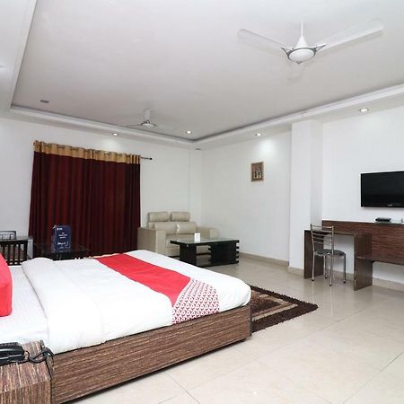 Oyo 10257 Hotel Lotus Park Ґурґаон Екстер'єр фото