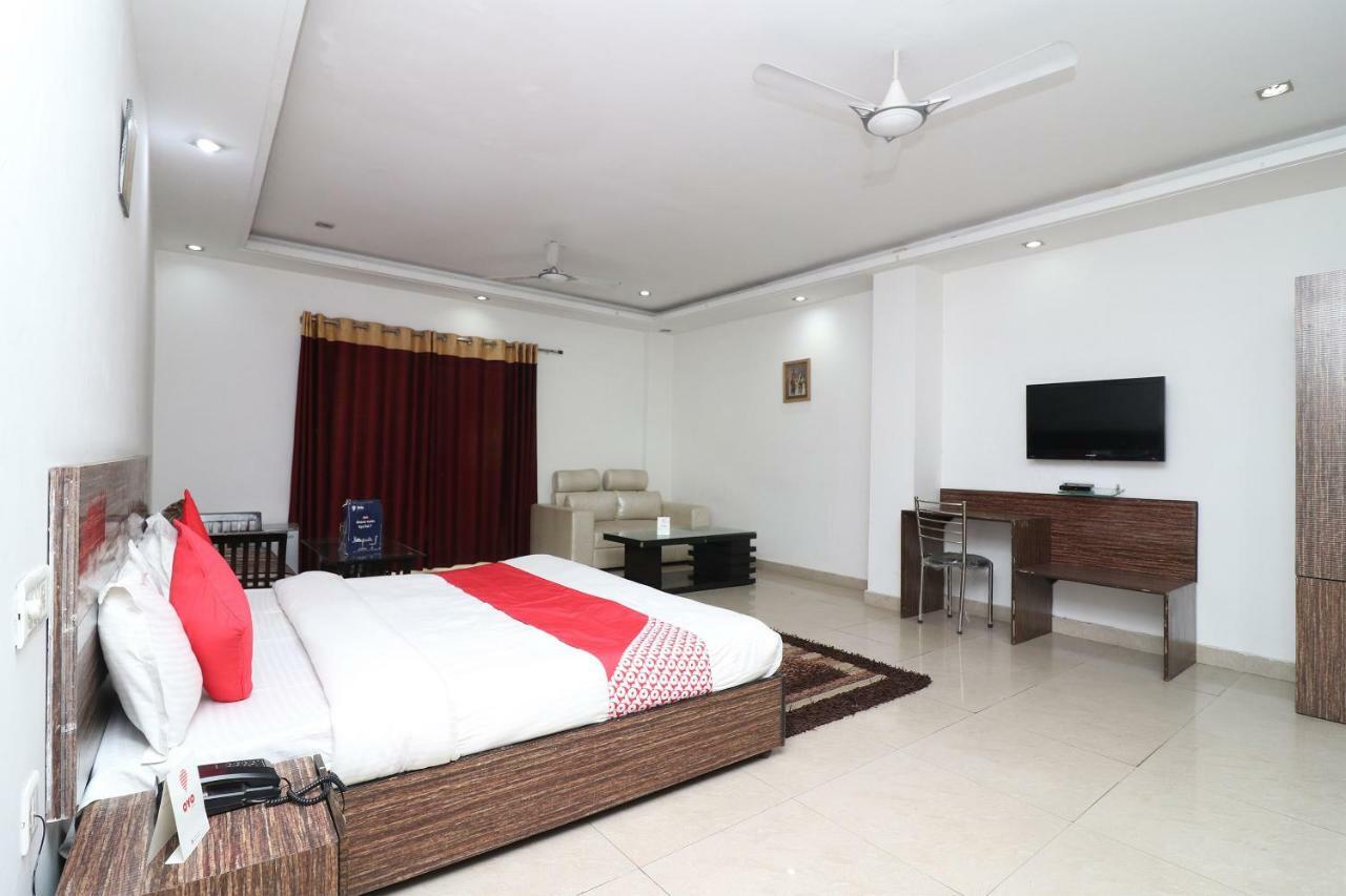 Oyo 10257 Hotel Lotus Park Ґурґаон Екстер'єр фото