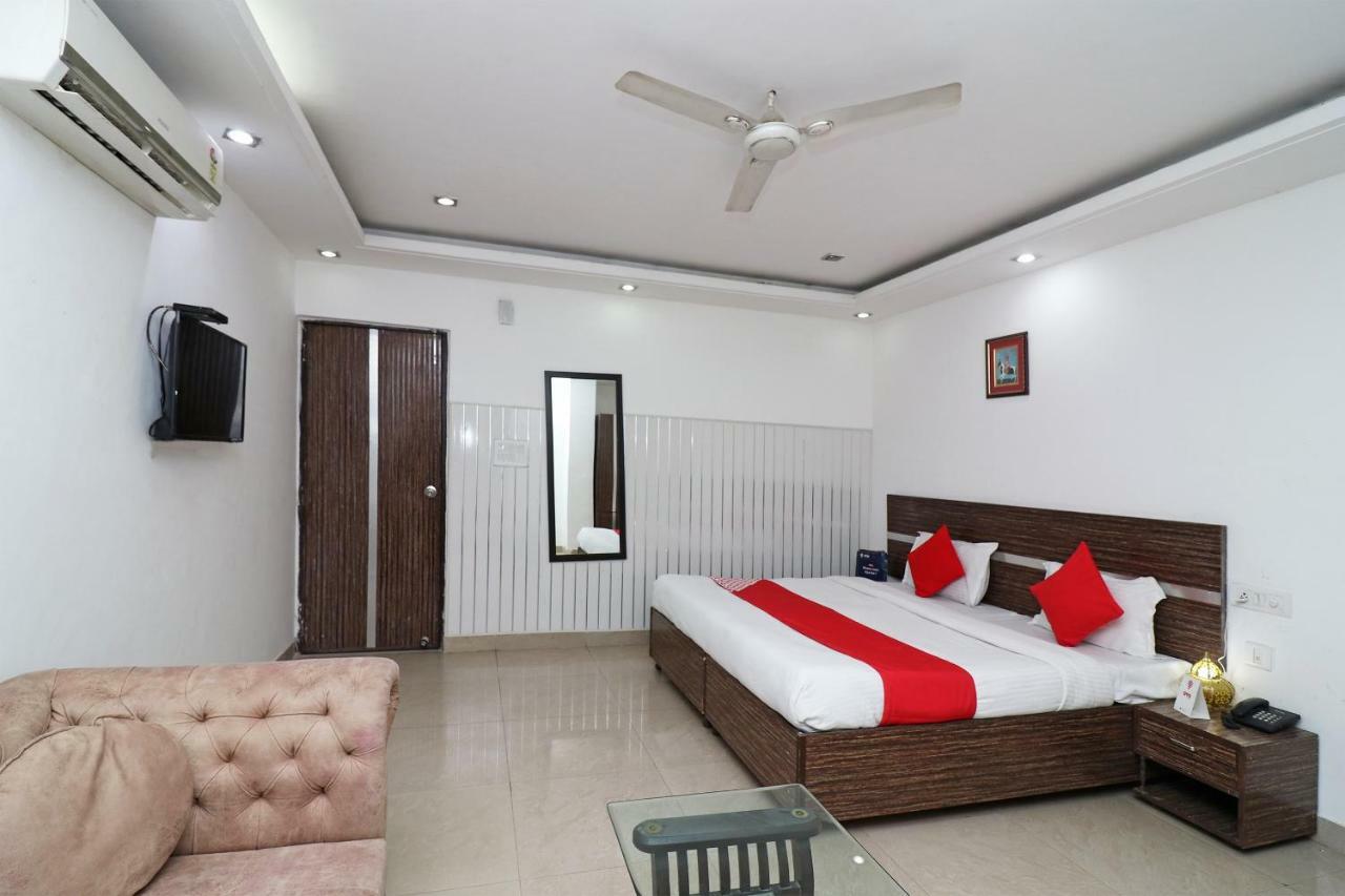 Oyo 10257 Hotel Lotus Park Ґурґаон Екстер'єр фото