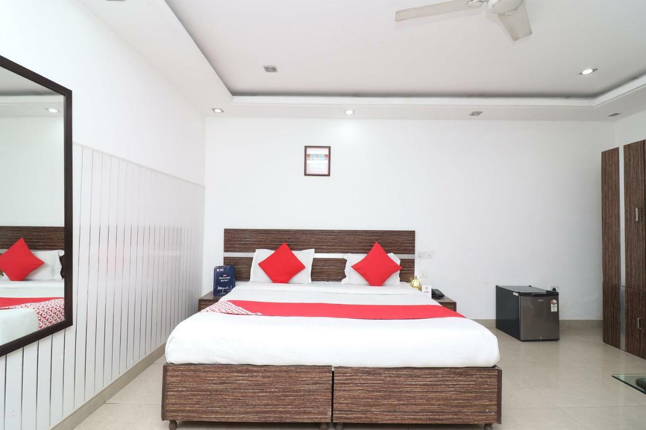 Oyo 10257 Hotel Lotus Park Ґурґаон Екстер'єр фото