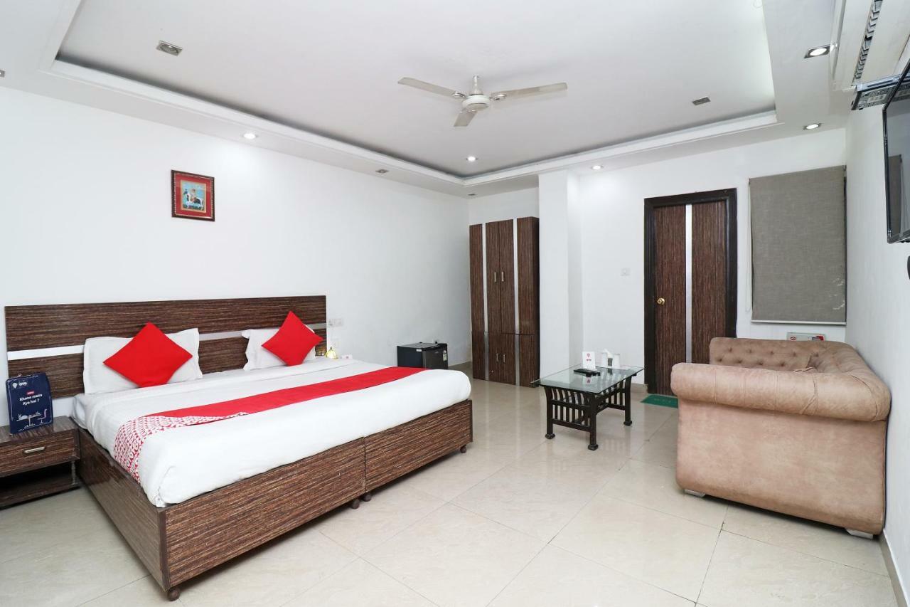 Oyo 10257 Hotel Lotus Park Ґурґаон Екстер'єр фото